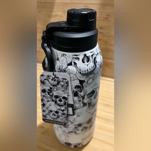 NWT HydraPeak 32oz Artisan Collection: White Skulls HP-Wide-32-HLW-02-White